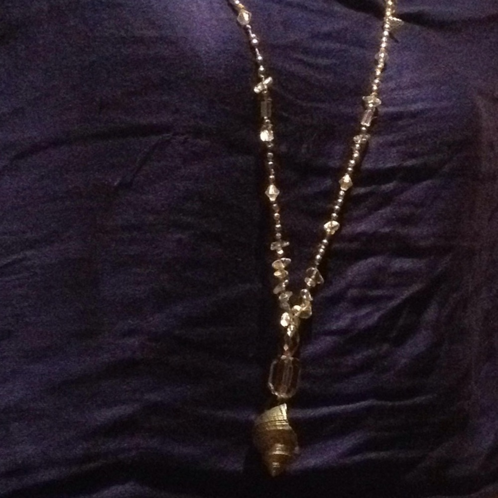 Silver shell necklace